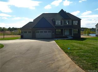 5211 Coulter Lake Blvd, Clarkston, MI 48348