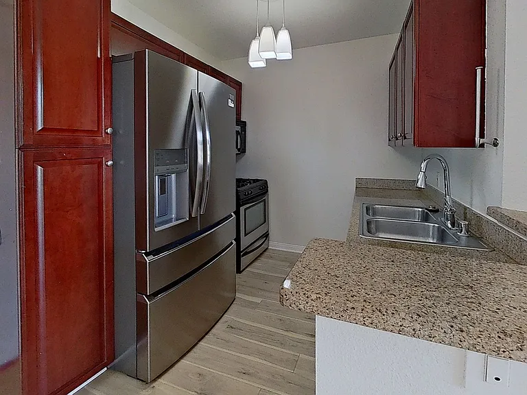 5550 Owensmouth Ave #310 — Photo 6