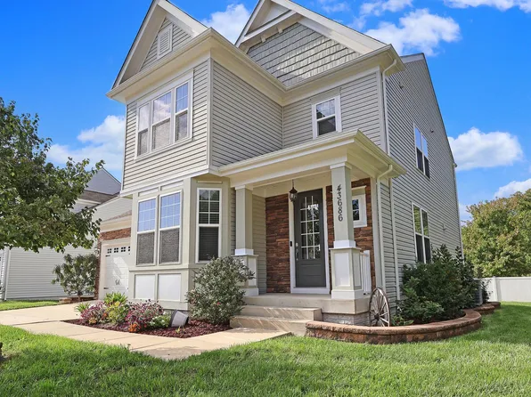 43686 Yulan St, California, MD 20619