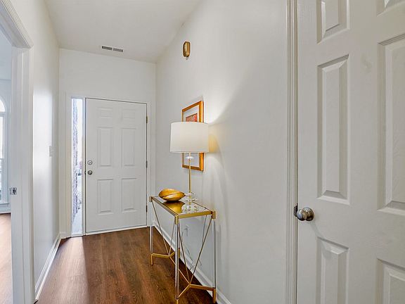 3rd image of 612 Rockhurst Dr
