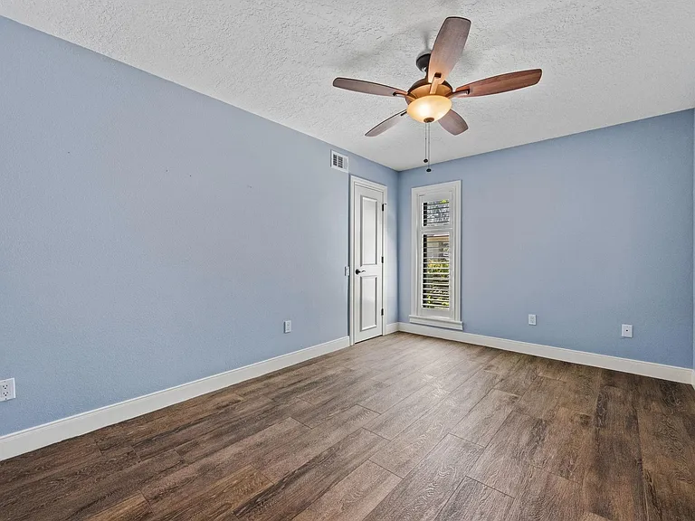 11707 Edgewater Ct — Photo 23