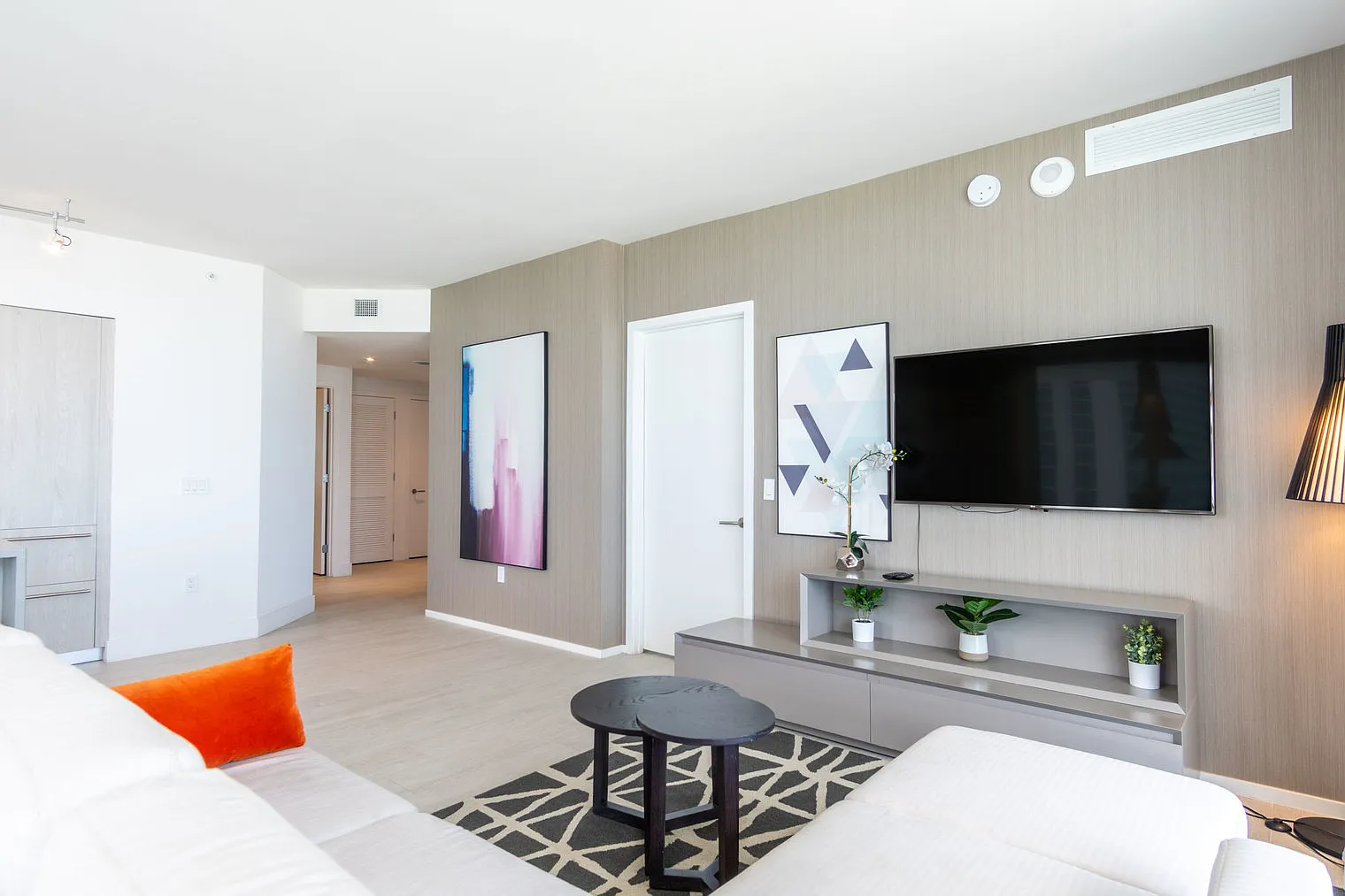 2 bed, 2.0 bath, 1097 sqft, $6,465 — Photo 2