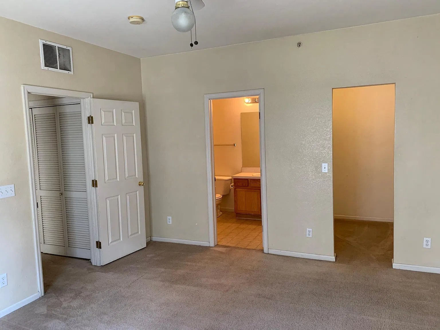2 bed, 1050 sqft, $1,885 — Photo 4