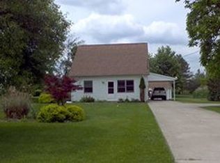 826 N Blossom Rd, Elma, NY 14059