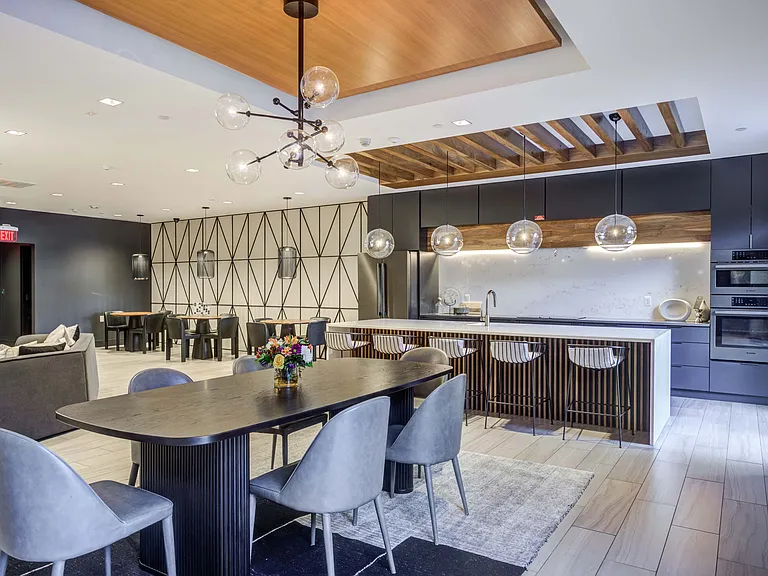 Skyrise Luxury Apartments — Photo 5