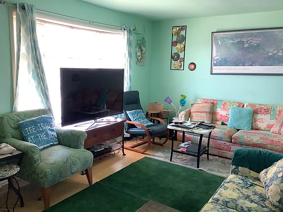 2nd image of 205 Fox Pl