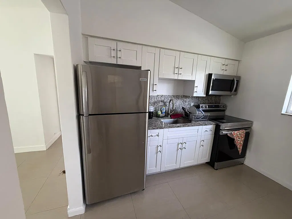 2 bed, 1000 sqft, $2,200 — Photo 2