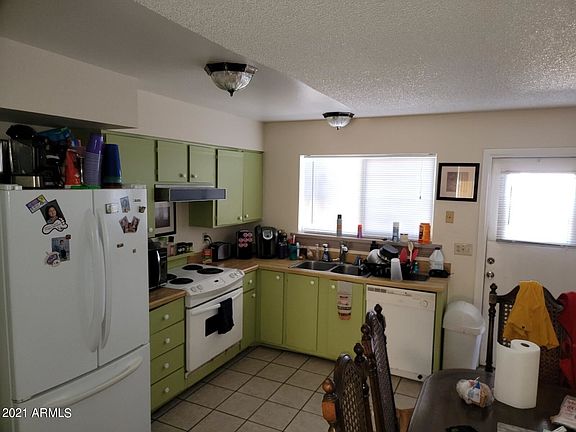 3rd image of 2318 W Fremont Dr