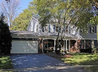 513 Ridgewood Ln, Libertyville, IL 60048