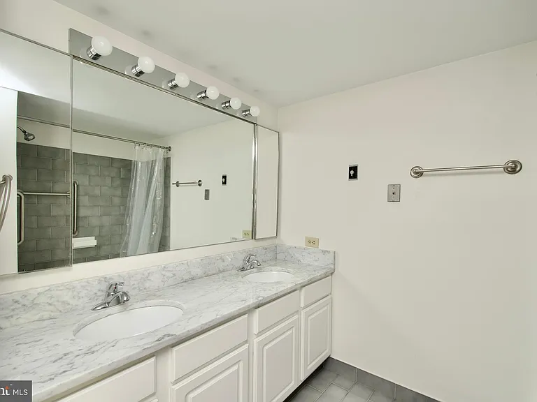 1250 S Washington St #218 — Photo 22