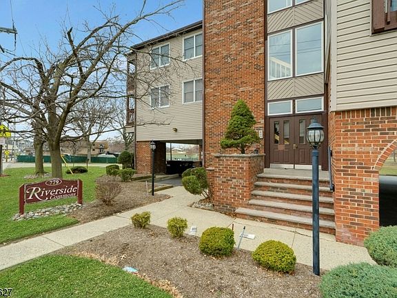 2nd image of 779 Riverside Ave #104