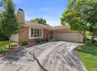 5404 Somerset Ln S, Milwaukee, WI 53221