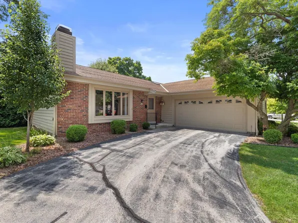 5404 Somerset LANE SOUTH South, Greenfield, WI 53221