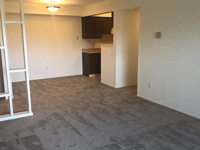 Three Oaks Apartments — Photo 31