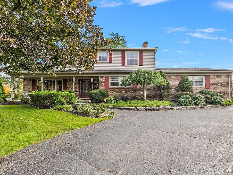 1st image of 52625 Belle Pointe Ct