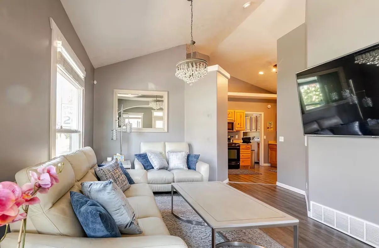 3 bed, 1168 sqft, $2,900 — Photo 1