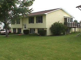 1118 N 8th St W, Clear Lake, IA 50428