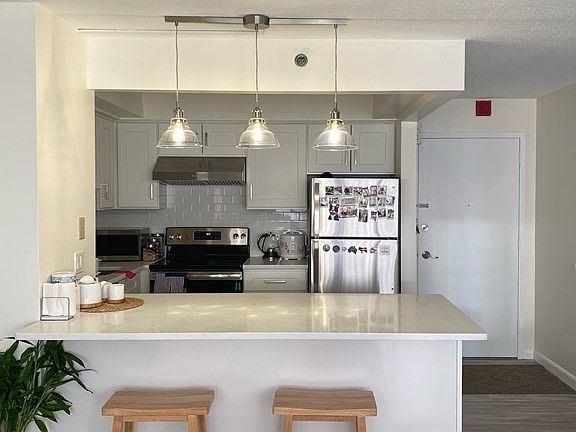 4th image of 1025 Hancock St APT 9H
