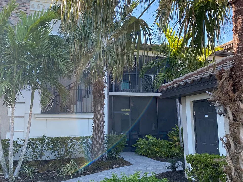 5517 Palmer Cir #204