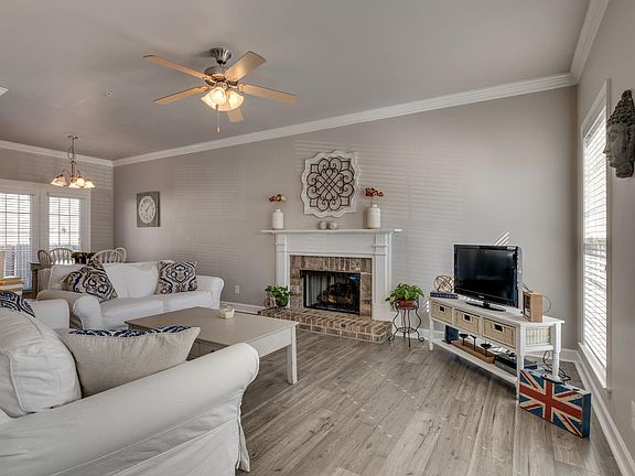 2nd image of 1009 McKenna Dr