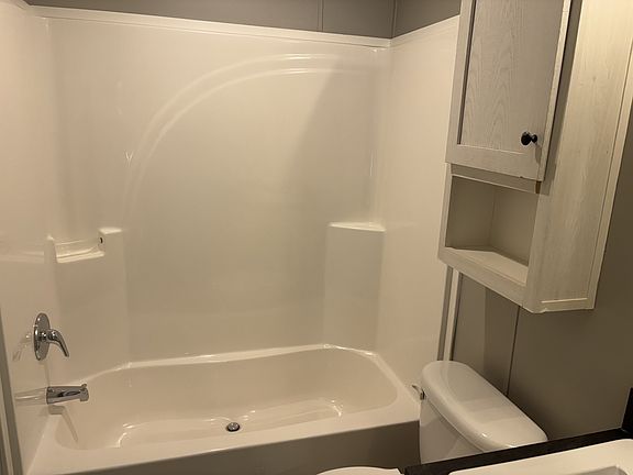 5th image of 352 Stratford Ct