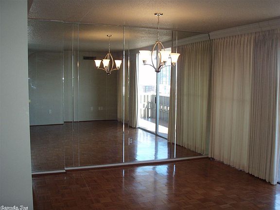 3rd image of 900 E 9th St #11-G