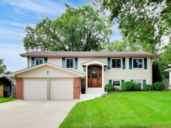 21W579 Kensington Rd, Glen Ellyn, IL 60137