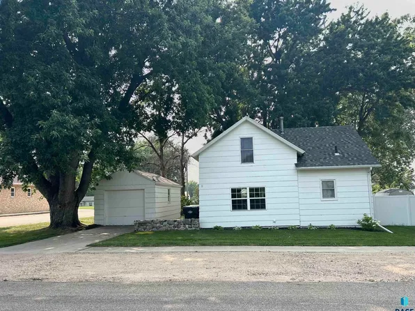 111 S 3rd St, Beaver Creek, MN 56116