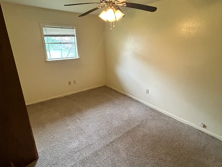 1404 Sunny Ct — Photo 7