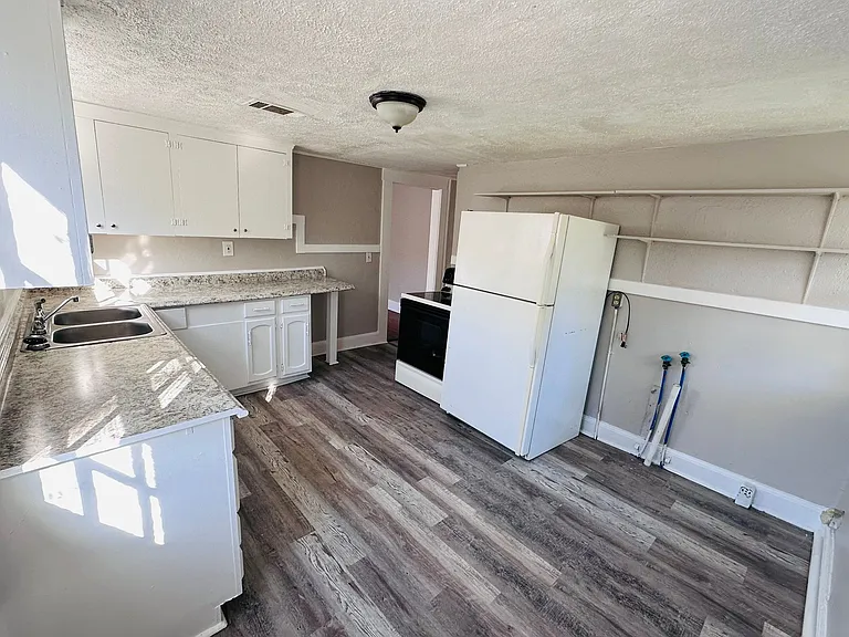2122 Yancey Ave — Photo 12