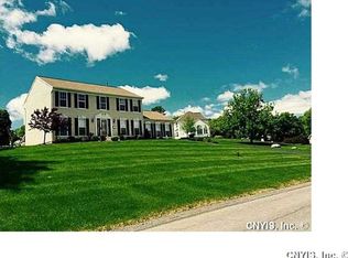 127 Raspberry Ln, Camillus, NY 13031