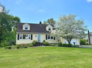 5 Frost Dr, North Haven, CT 06473