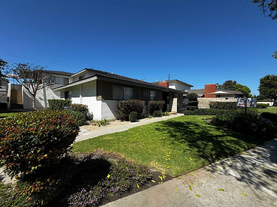 8542 Emerson Cir #2