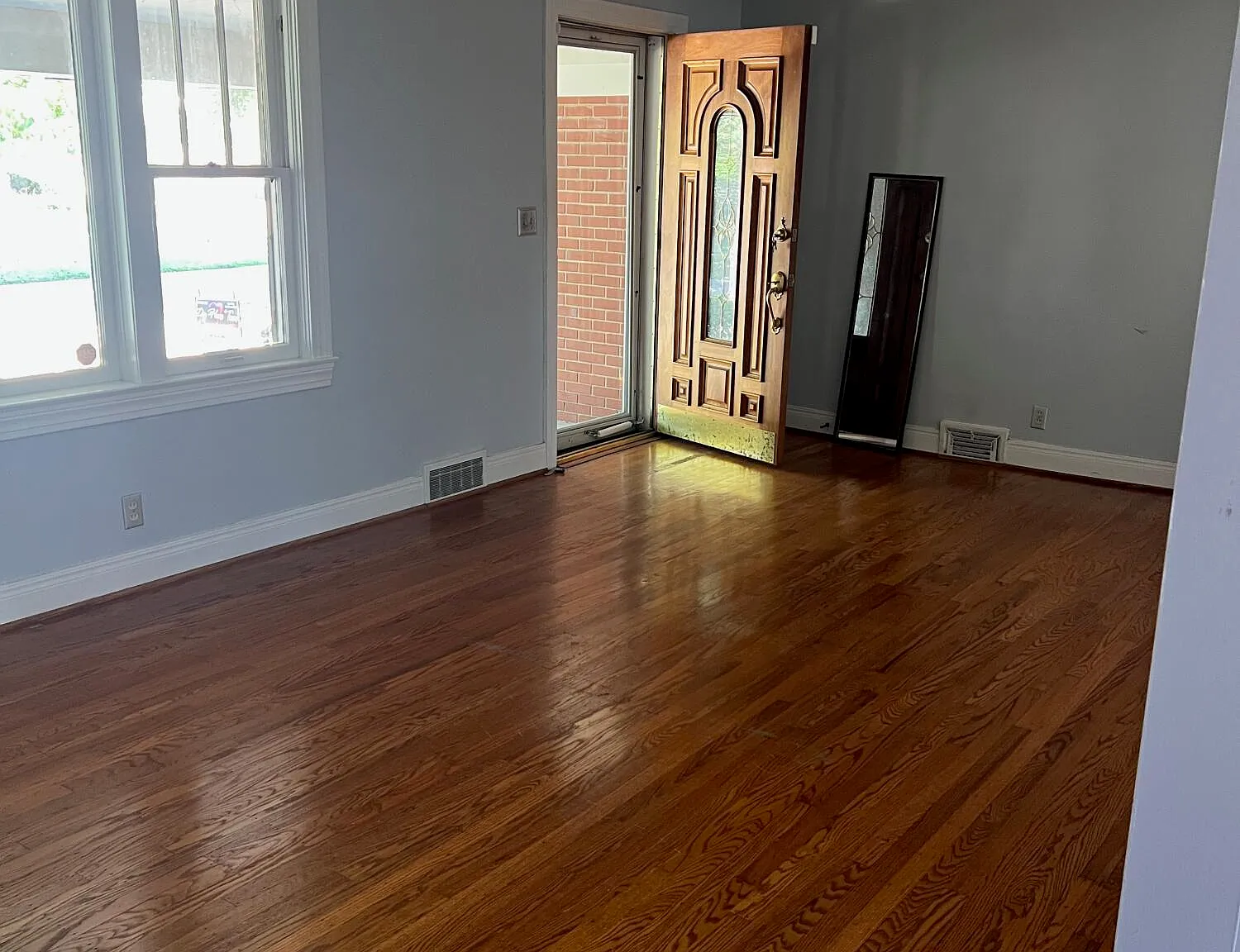 4 bed, 2.0 bath, 2513 sqft, $2,400 — Photo 4