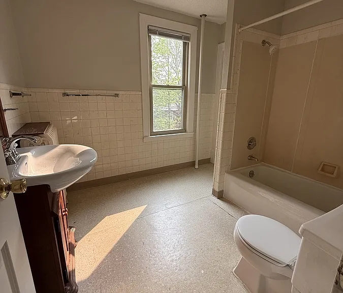 423 N 16th Ave E — Photo 12