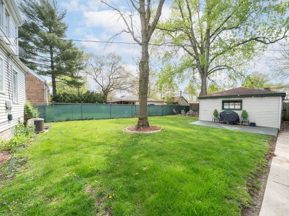 6742 Schneider Ave, Hammond, IN 46323