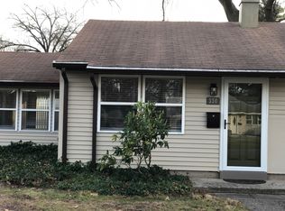 330 Manchester Dr, South Bend, IN 46615