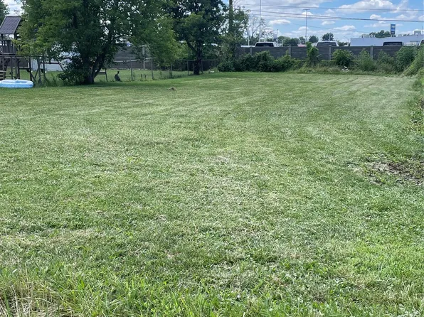 35459 Ellen St, Clinton Township, MI 48035