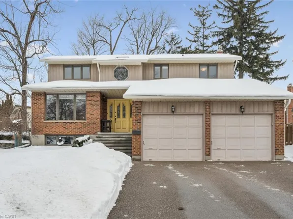 18 Woodview Ct, Kitchener, ON N2A 3E6