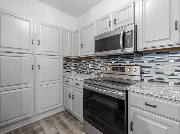 480 North Silverbrook DRIVE #106, West Bend, WI 53090