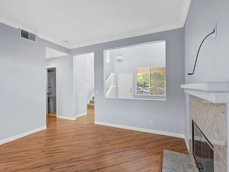 1067 McKay Dr — Photo 5