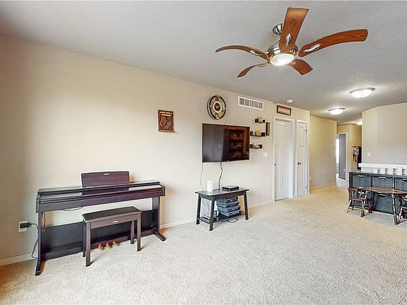 5th image of 301 6th St NE