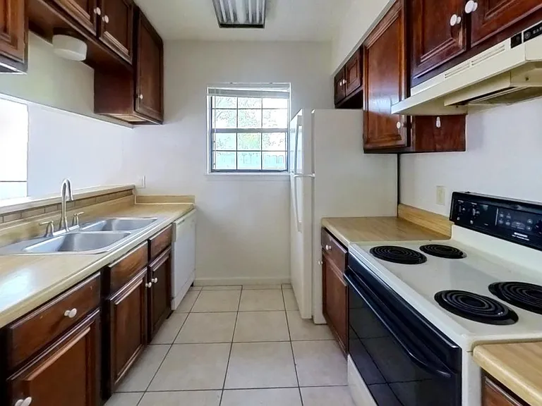 1015 W Martin Luther King Dr #C — Photo 11