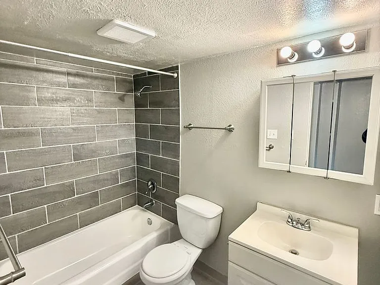 Boulder Manor — Photo 11