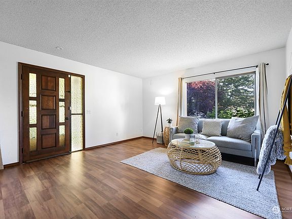4th image of 6918 51st Avenue NE