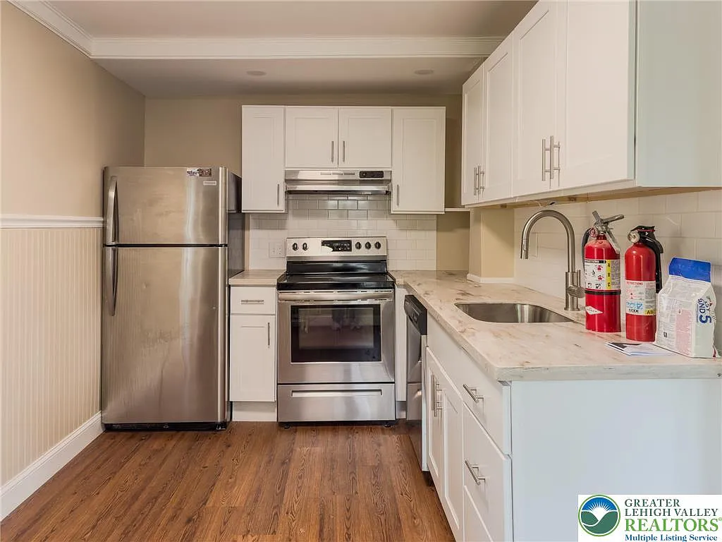 Building Photo - 715 Cattell St #2