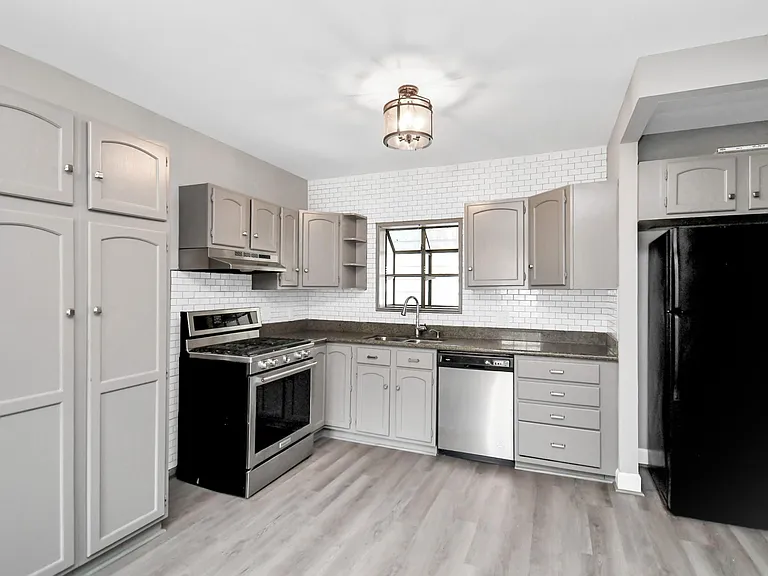 901 N Jones St — Photo 11