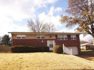 8921 Manda Ln, Saint Louis, MO