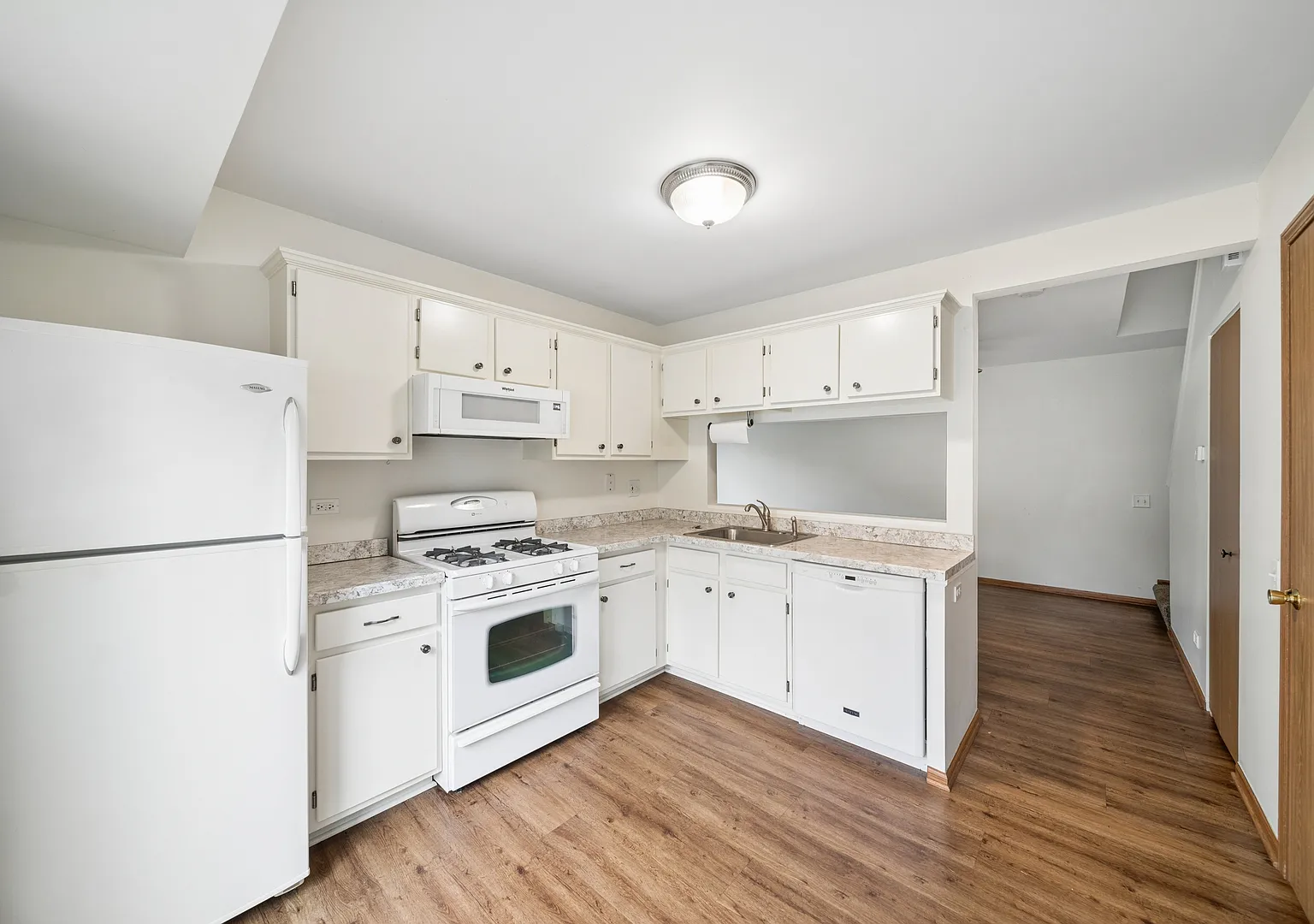 2 bed, 1.5 bath, 1052 sqft, $2,300 — Photo 4