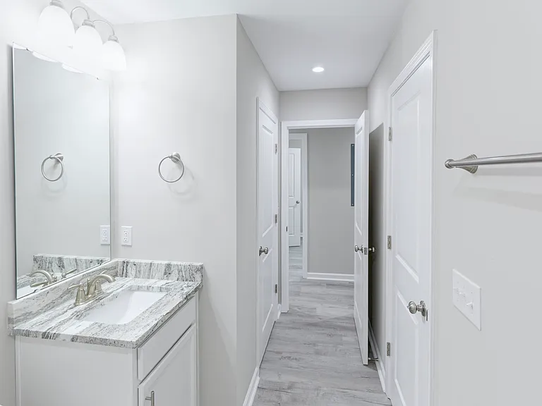 207 Woodlawn St — Photo 32